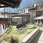 Ottoz Meuble 3* Courmayeur