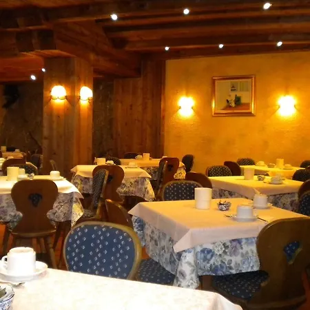 Ottoz Meuble 3* Courmayeur