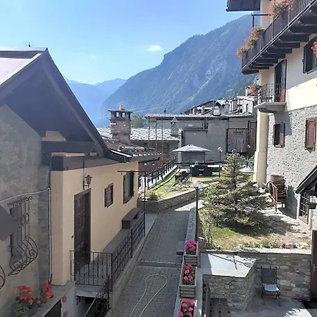 Ottoz Meuble 3* Courmayeur