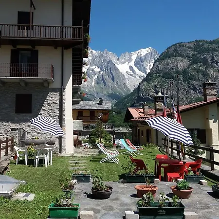 Ottoz Meublé 3* Courmayeur