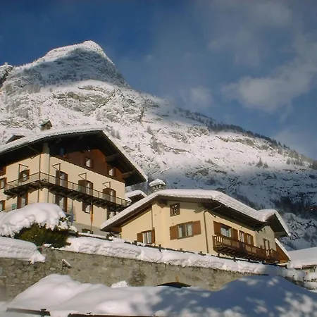 Ottoz Meublé 3* Courmayeur