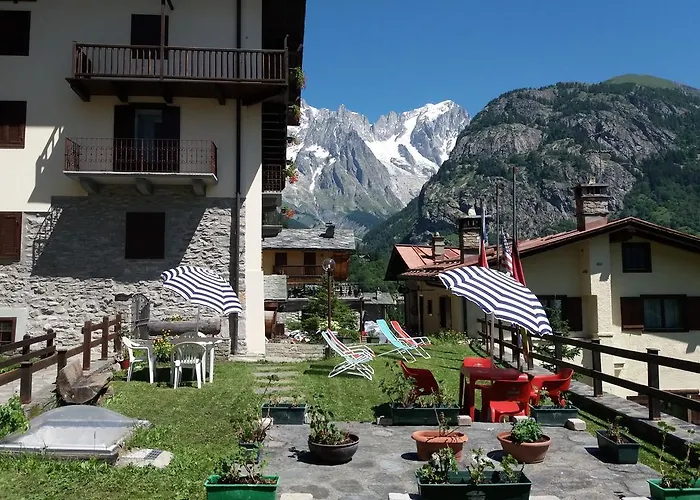 Ottoz Meuble 3* Courmayeur