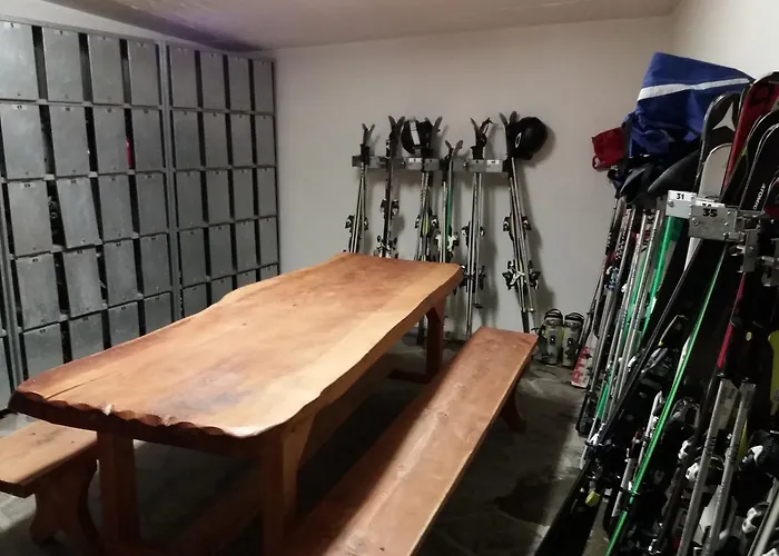 ホテル オテル オットス ムーブレ クールマイユール