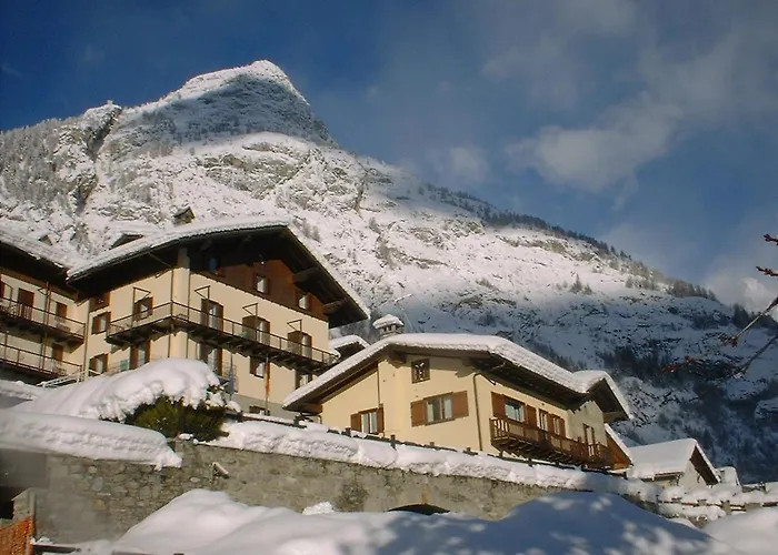 Ottoz Meuble 3* Courmayeur